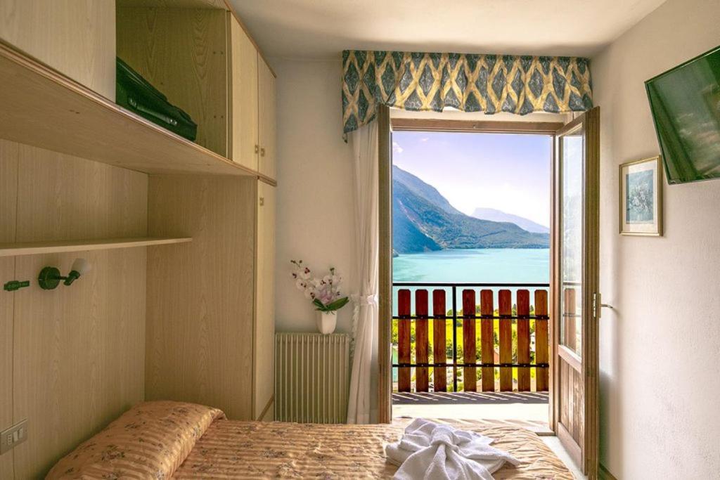 Hotel Aurora Молвена Екстериор снимка