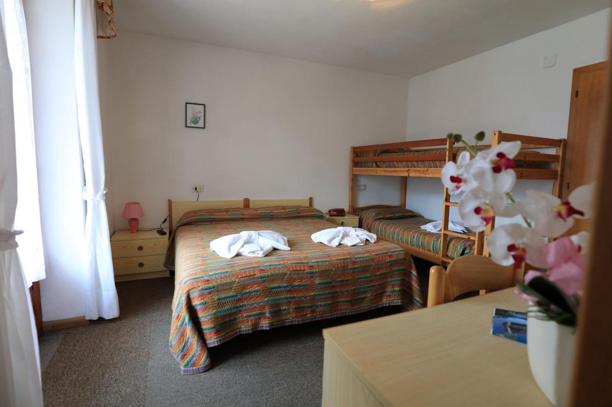 Hotel Aurora Молвена Екстериор снимка