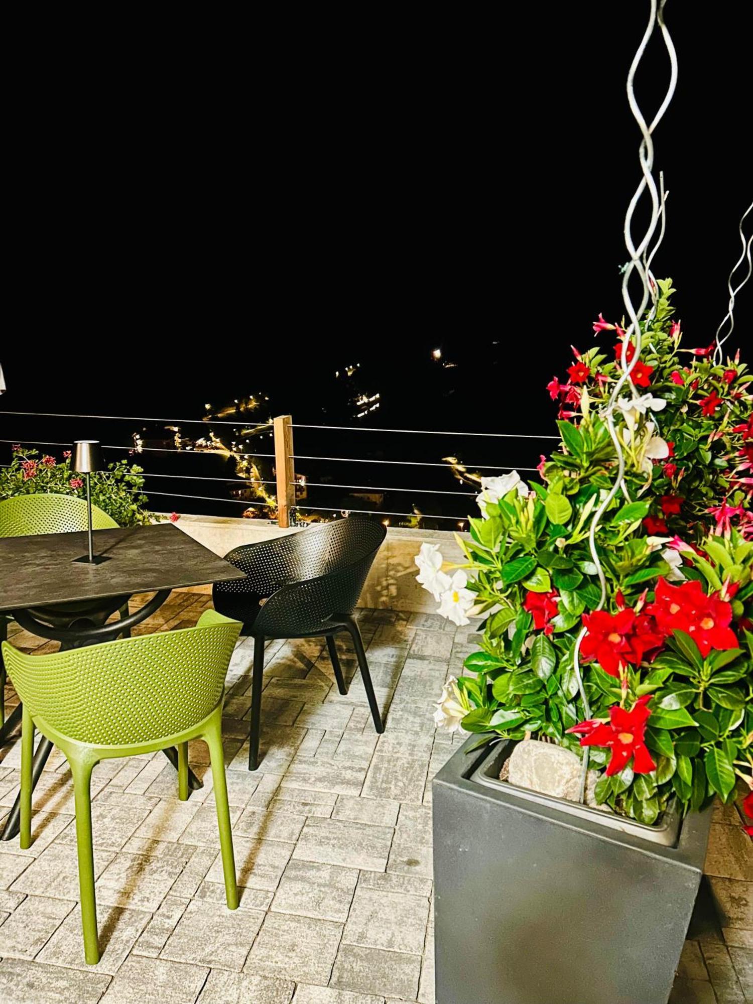 Hotel Aurora Молвена Екстериор снимка