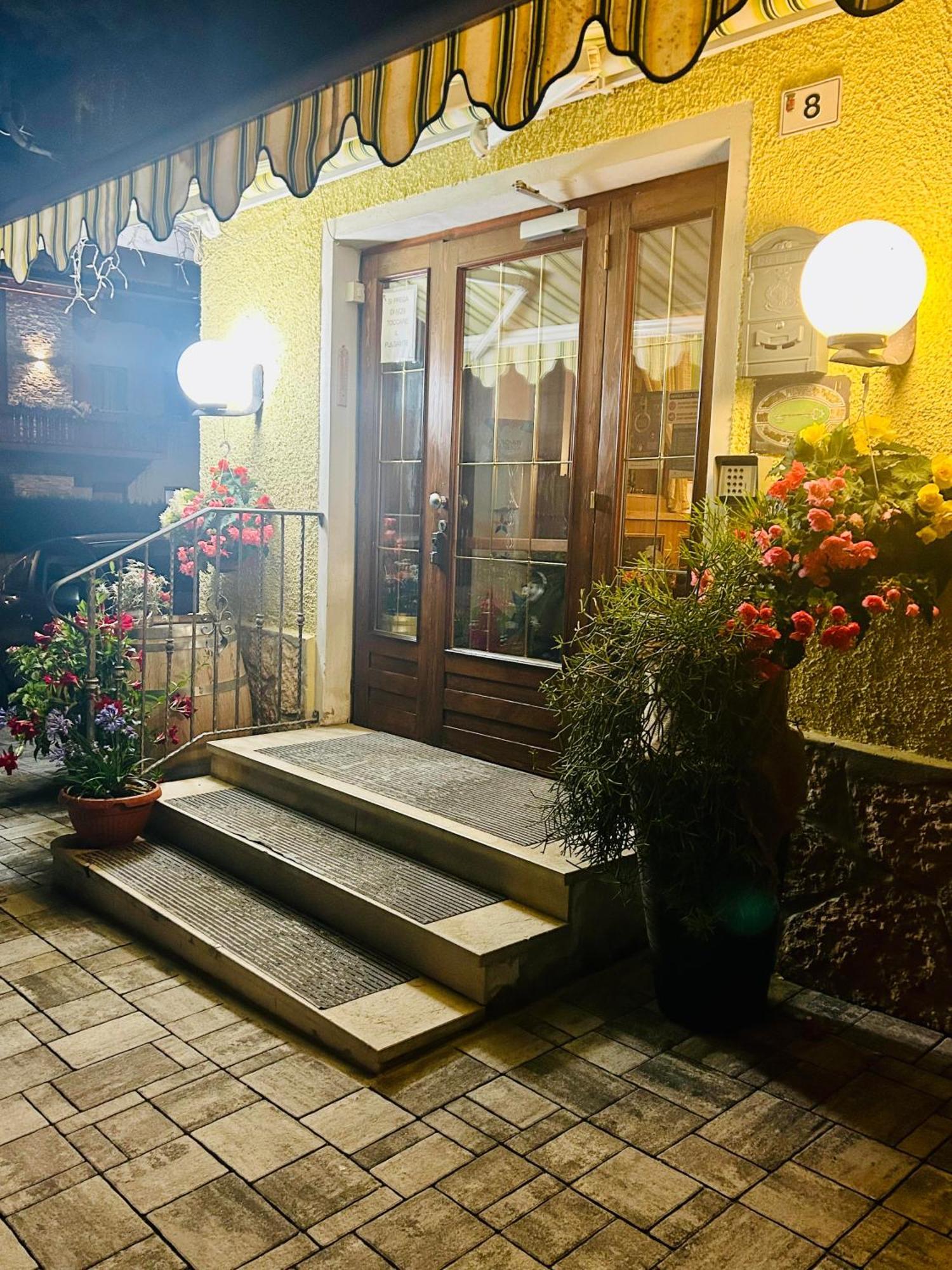 Hotel Aurora Молвена Екстериор снимка