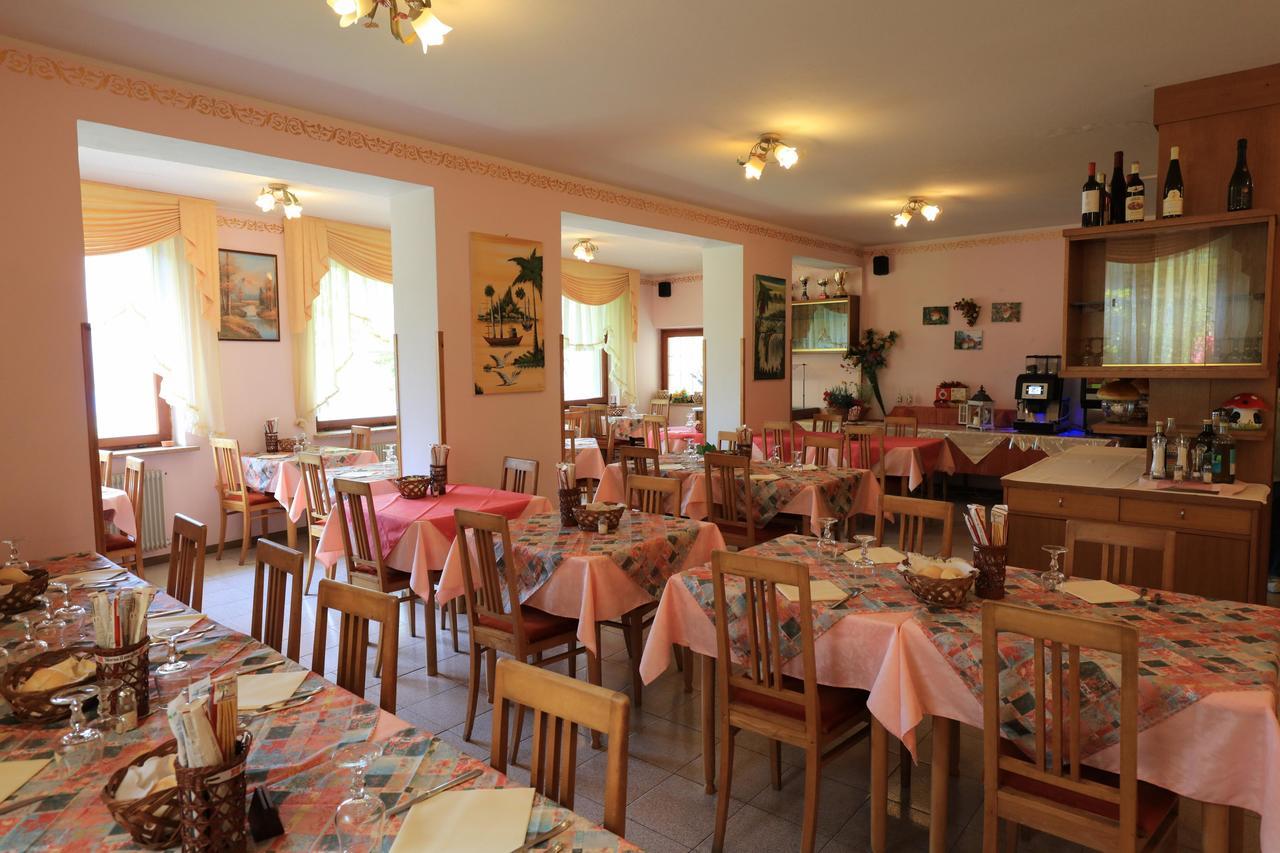 Hotel Aurora Молвена Екстериор снимка