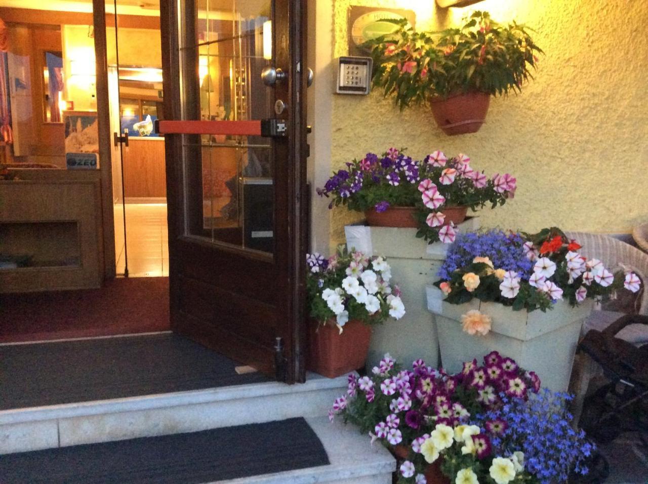 Hotel Aurora Молвена Екстериор снимка